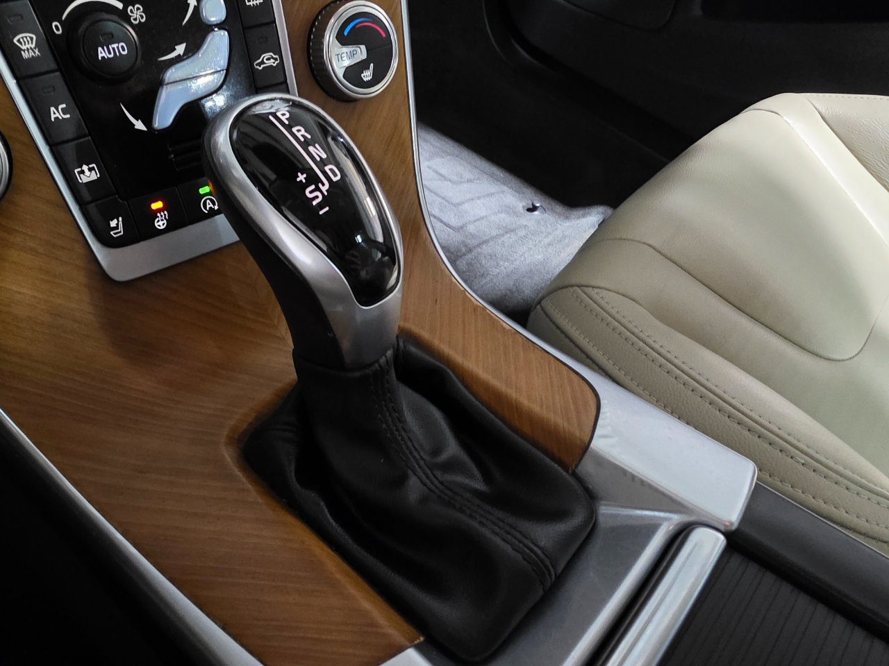 Used 2018 Volvo S60 T5 Inscription Platinum image 34