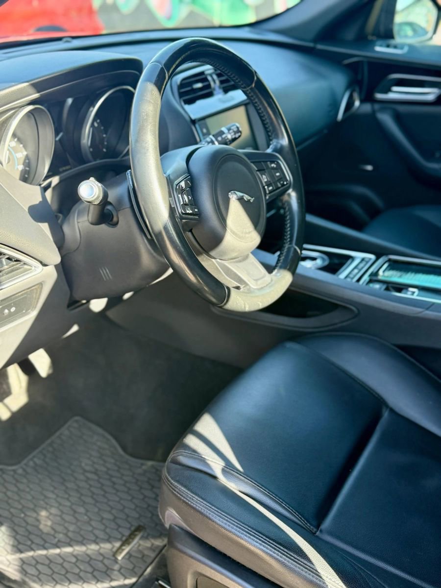 Used 2018 Jaguar F-PACE Premium image 23