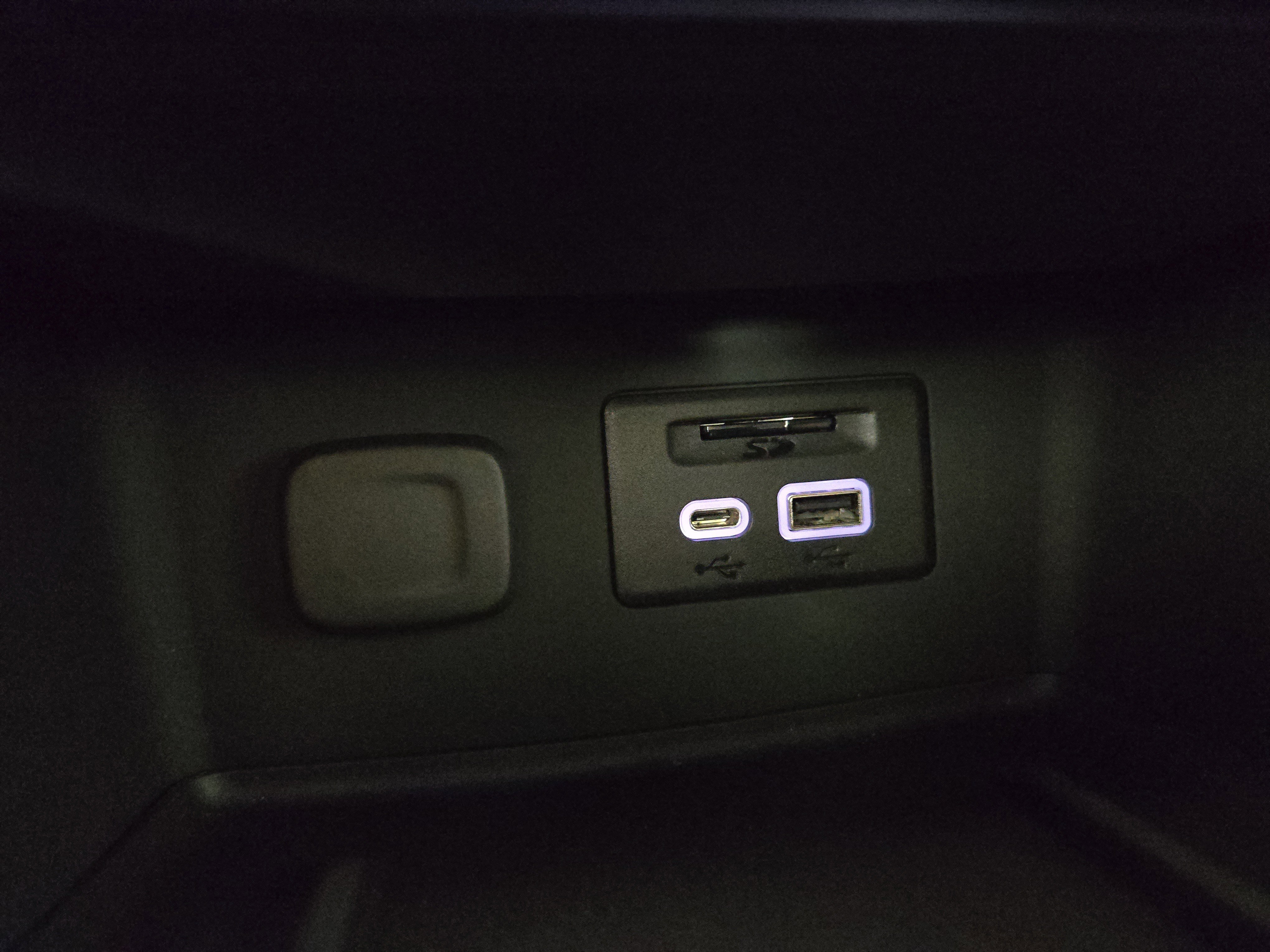 Used 2023 GMC Acadia AT4 w/ GMC Pro Grade Package image 30