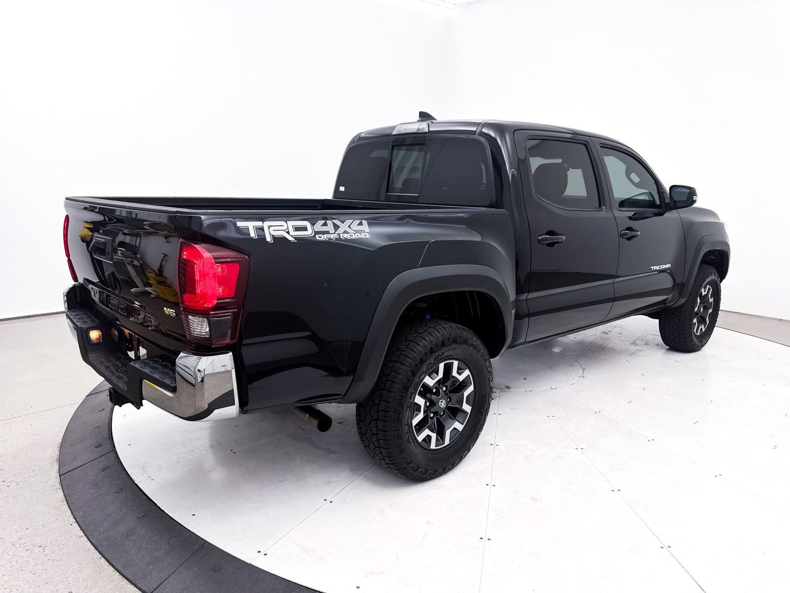 Used 2019 Toyota Tacoma TRD Off-Road AWD/4WD image 15