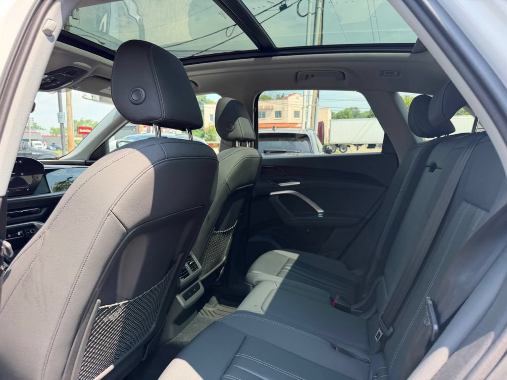 Used 2025 Audi Q5 Premium w/ Convenience Package AWD/4WD image 28