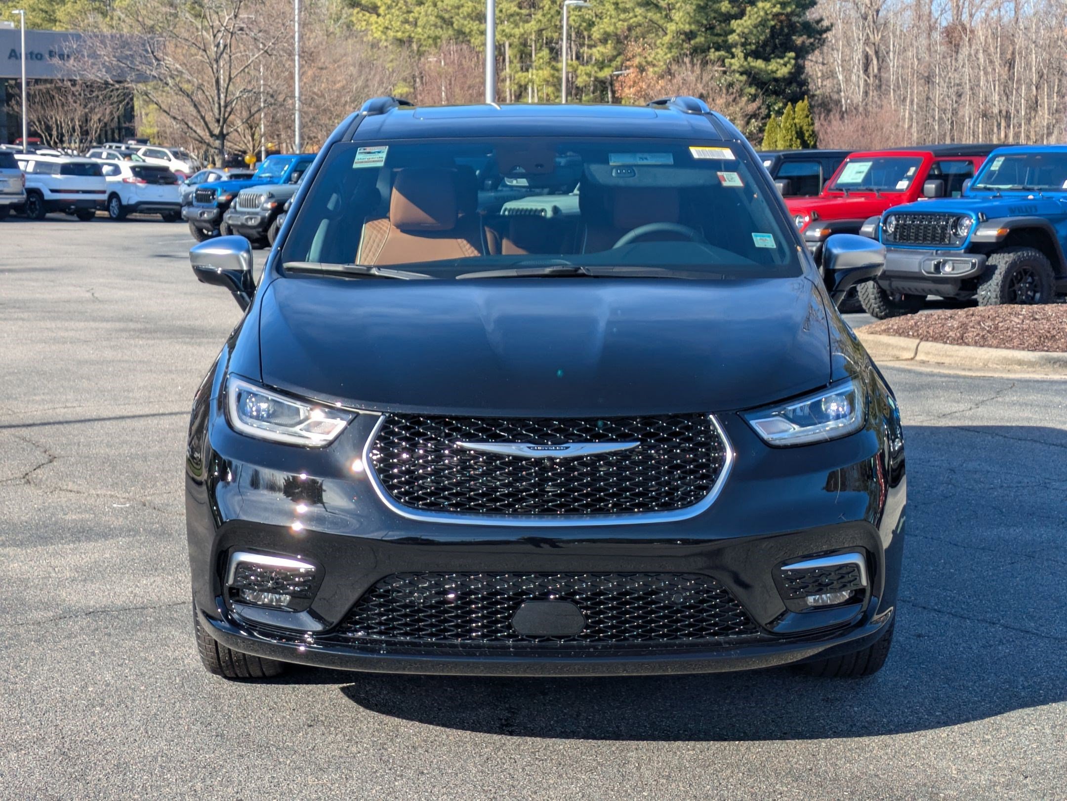 New 2026 Chrysler Pacifica Pinnacle image 2