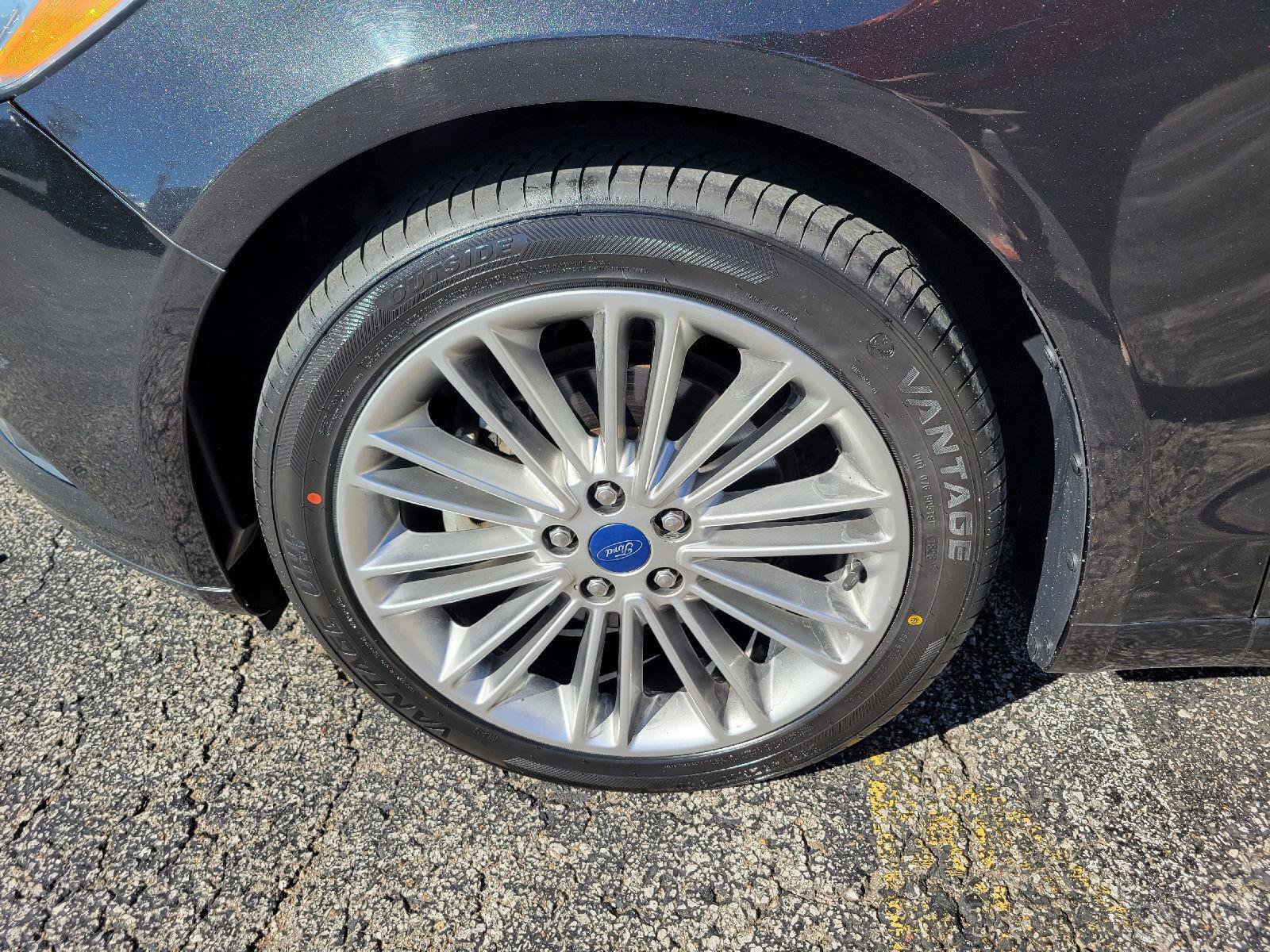 Used 2014 Ford Fusion SE w/ Equipment Group 202A FWD image 13
