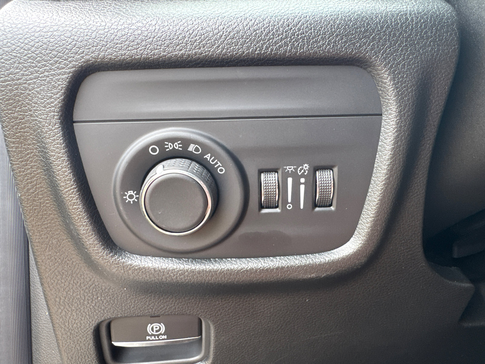 New 2026 Jeep Grand Cherokee Altitude RWD image 30