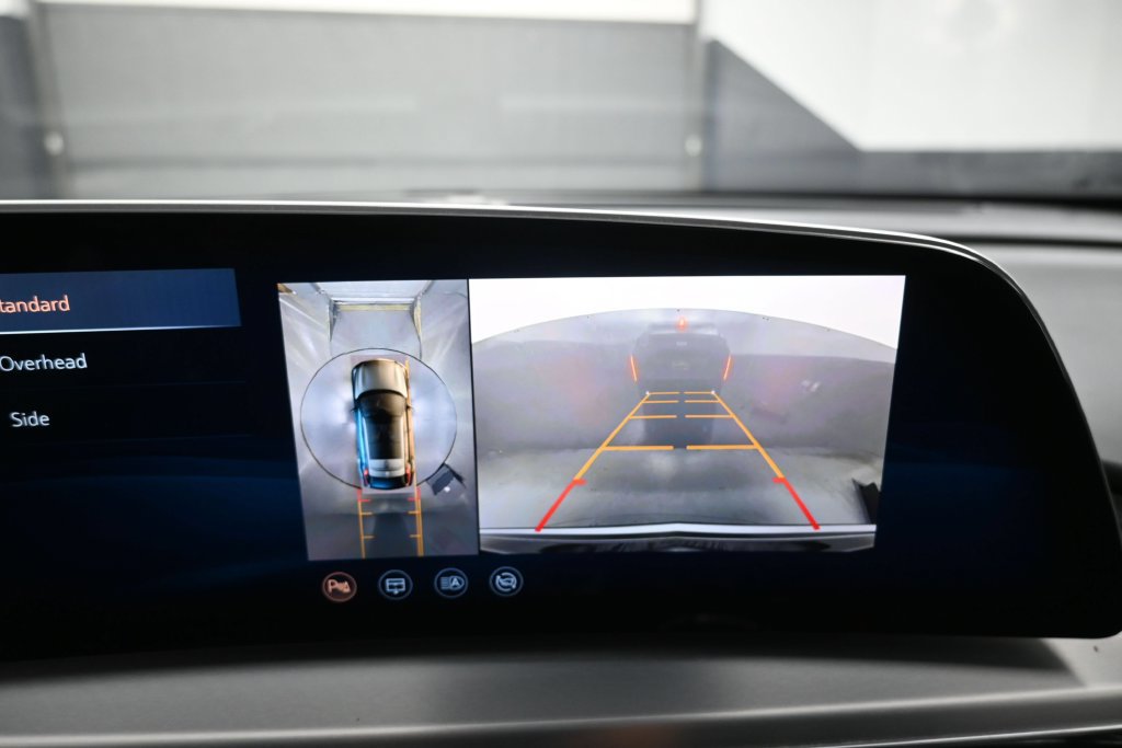 Used 2024 Cadillac Lyriq Luxury RWD image 16
