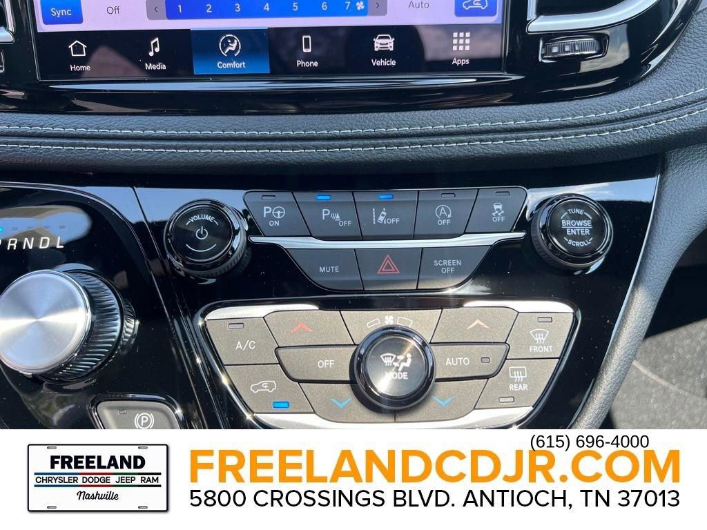 New 2025 Chrysler Pacifica Select image 29