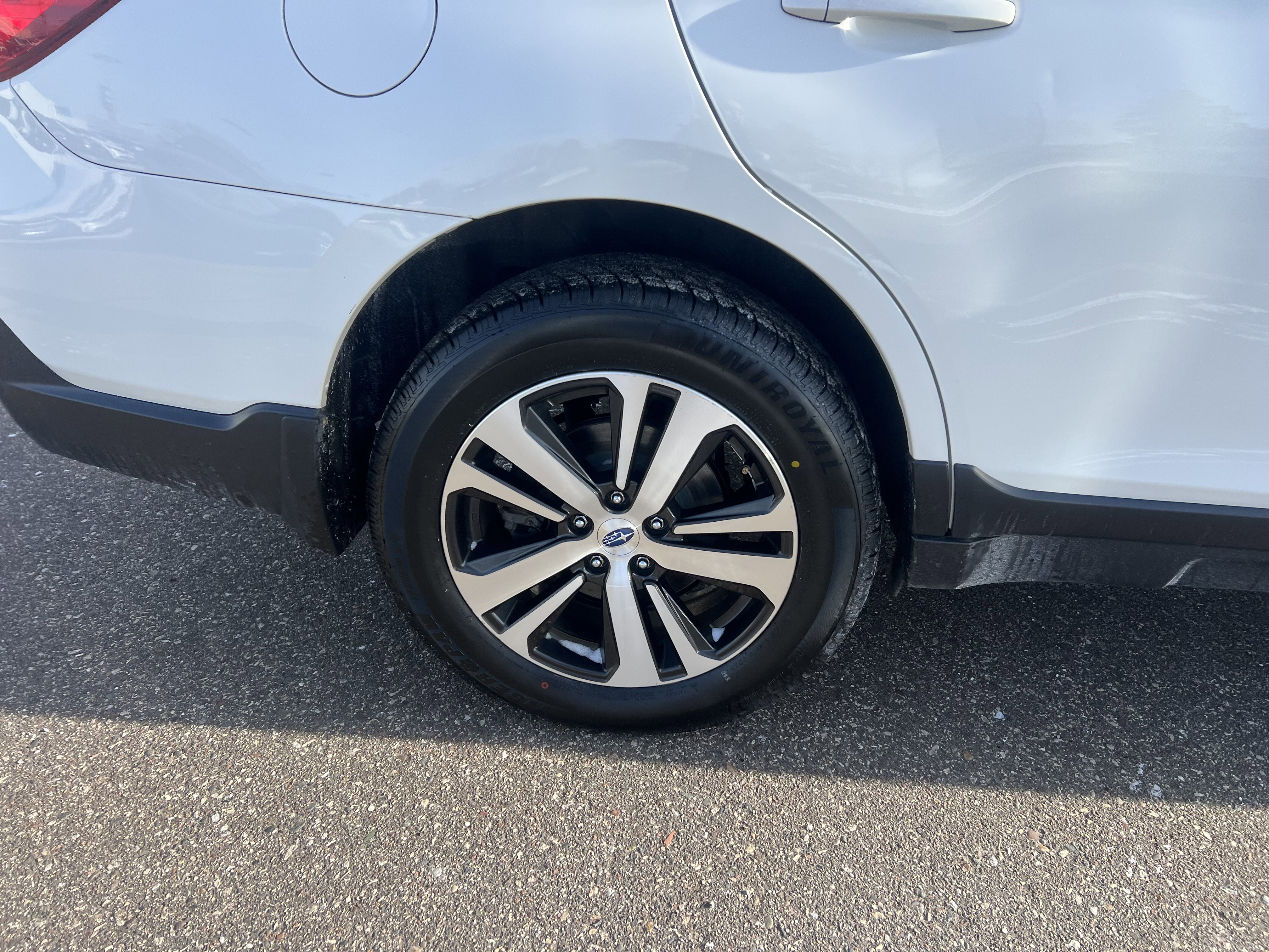 Used 2018 Subaru Outback 2.5i Limited image 9