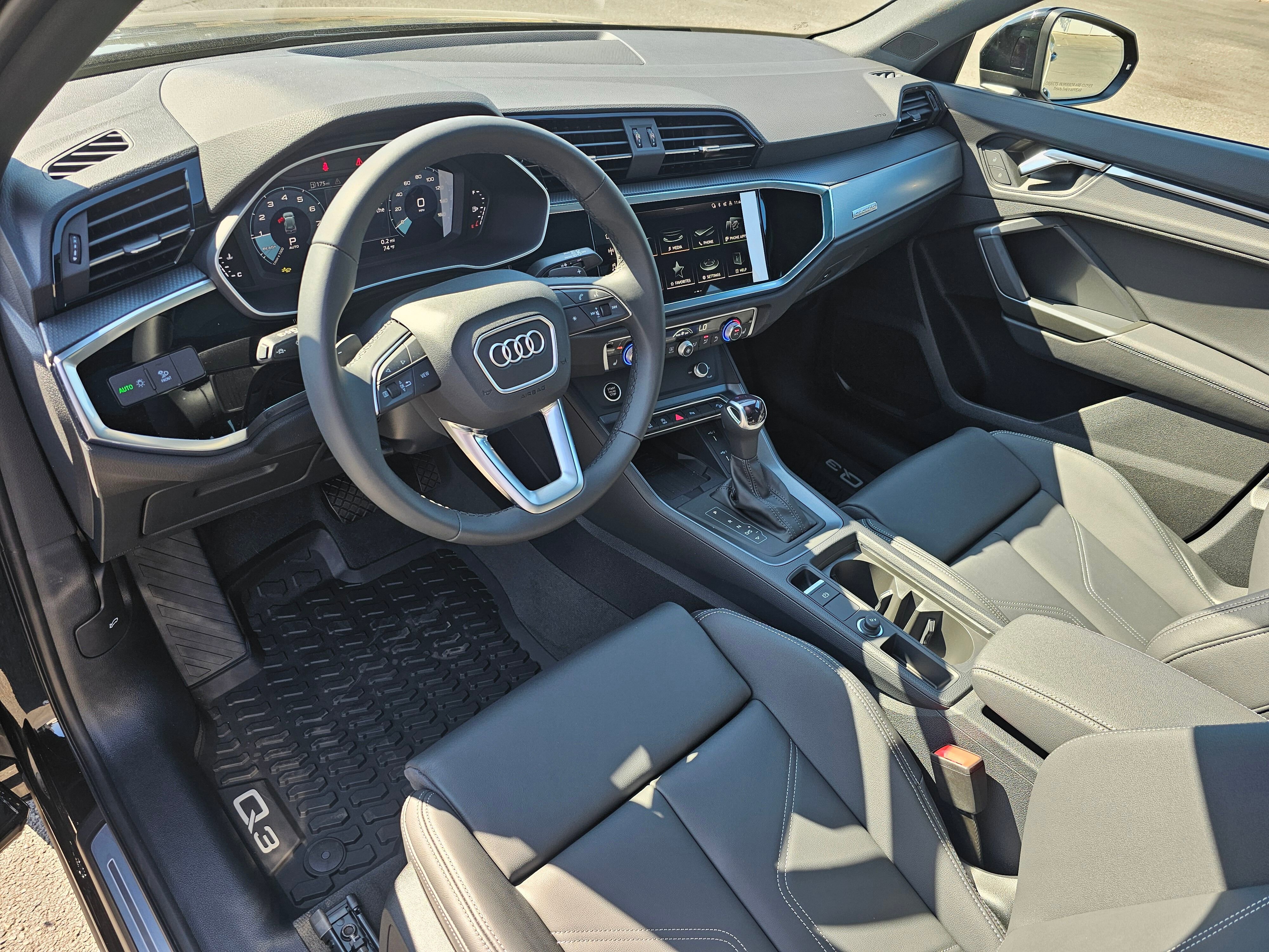 New 2025 Audi Q3 2.0T Premium image 2