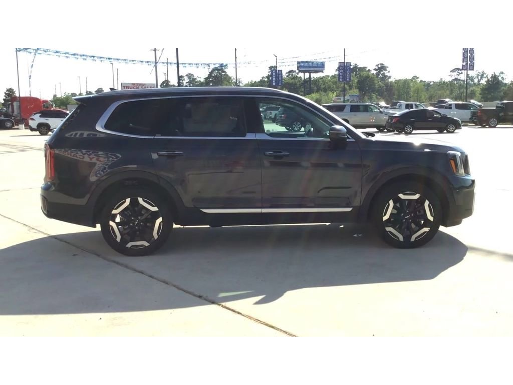 Used 2025 Kia Telluride S image 9