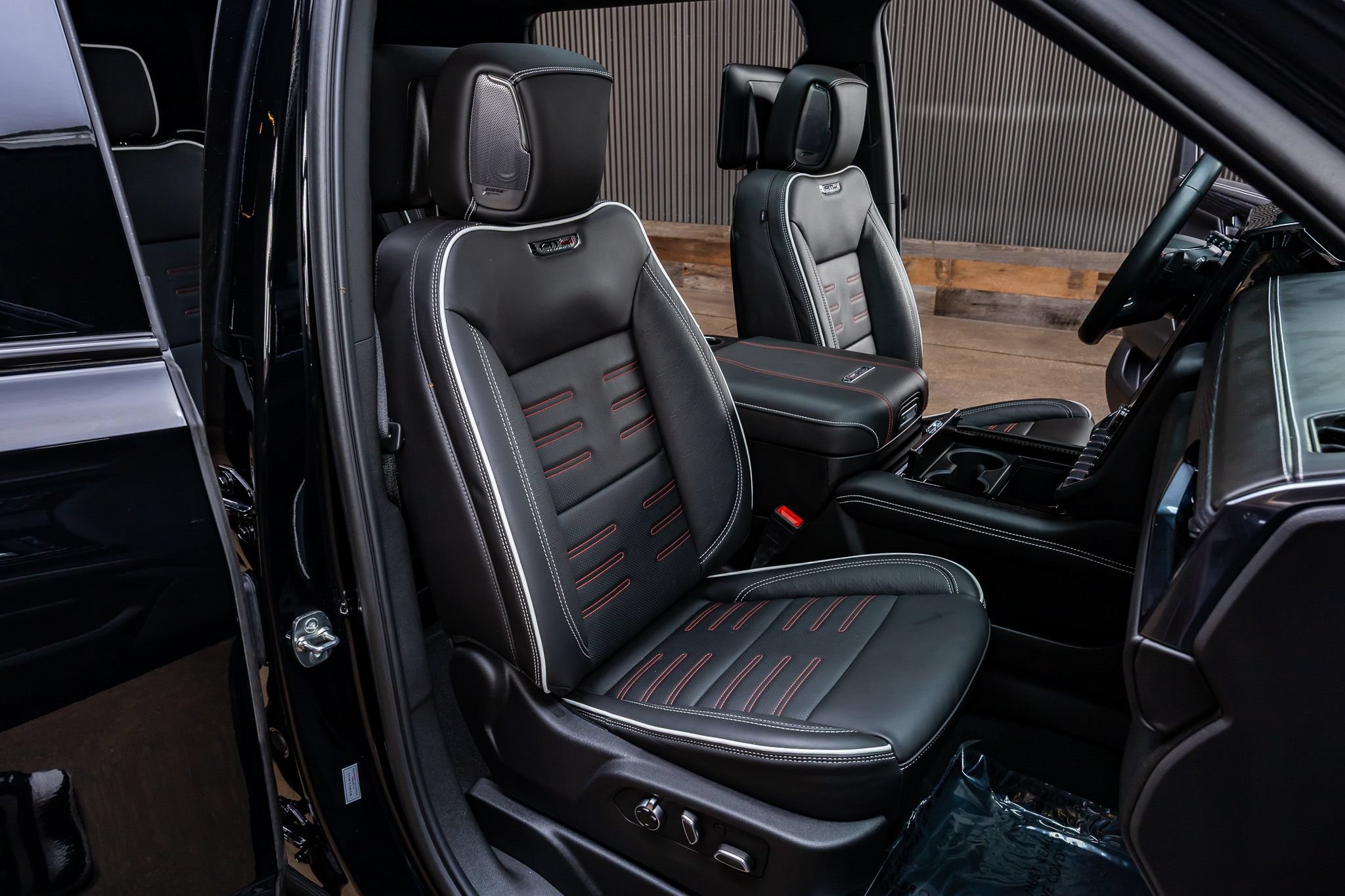 Used 2025 GMC Yukon XL AT4 Ultimate AWD/4WD image 31