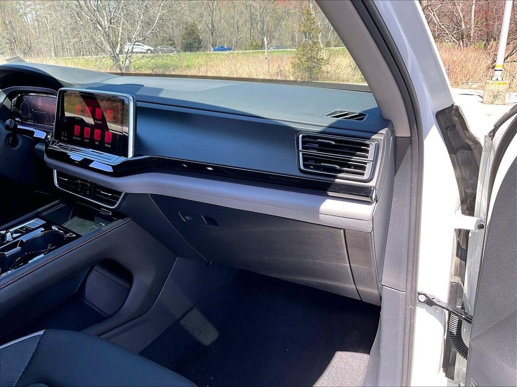 Used 2024 Volkswagen Atlas Peak Edition SE AWD/4WD image 13