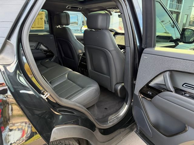 Used 2025 Land Rover Range Rover Sport SE image 32