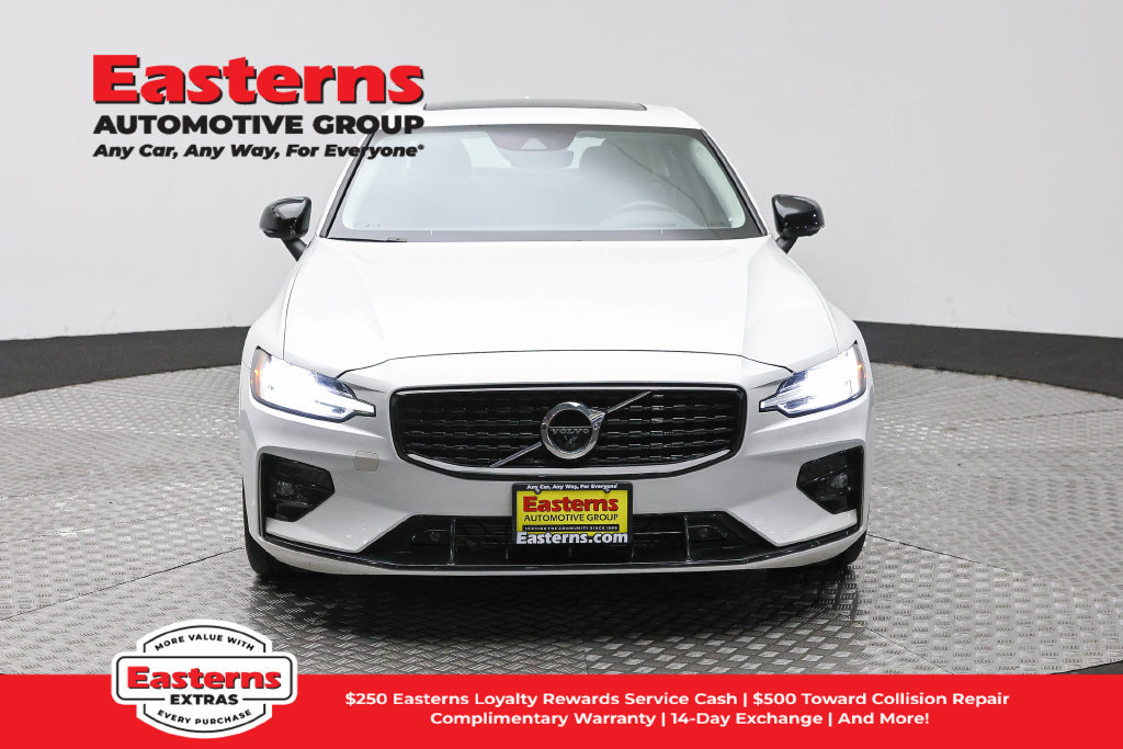 Used 2022 Volvo S60 B5 Inscription FWD image 3