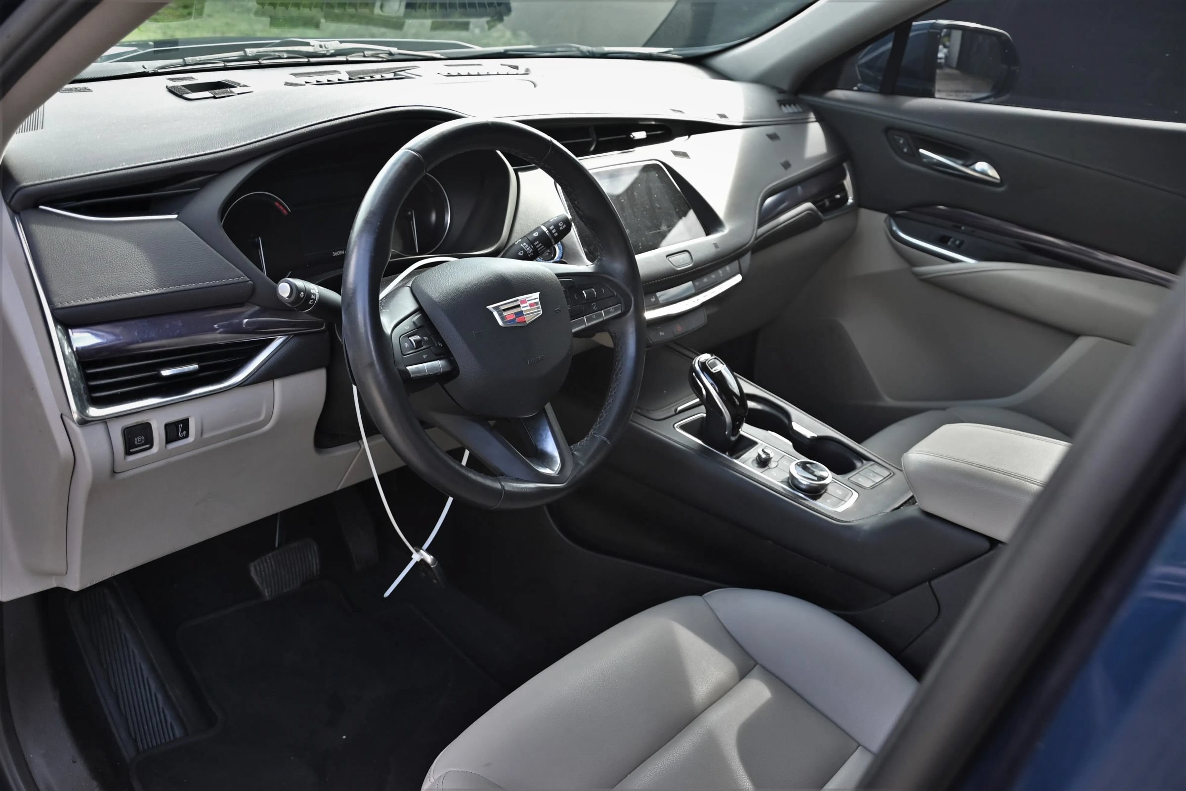 Used 2021 Cadillac XT4 Luxury FWD image 14