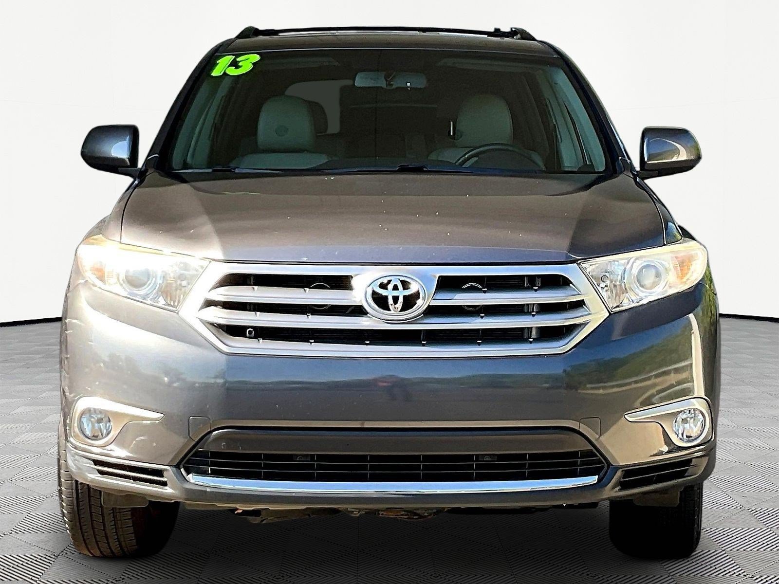 Used 2013 Toyota Highlander SE AWD/4WD image 2