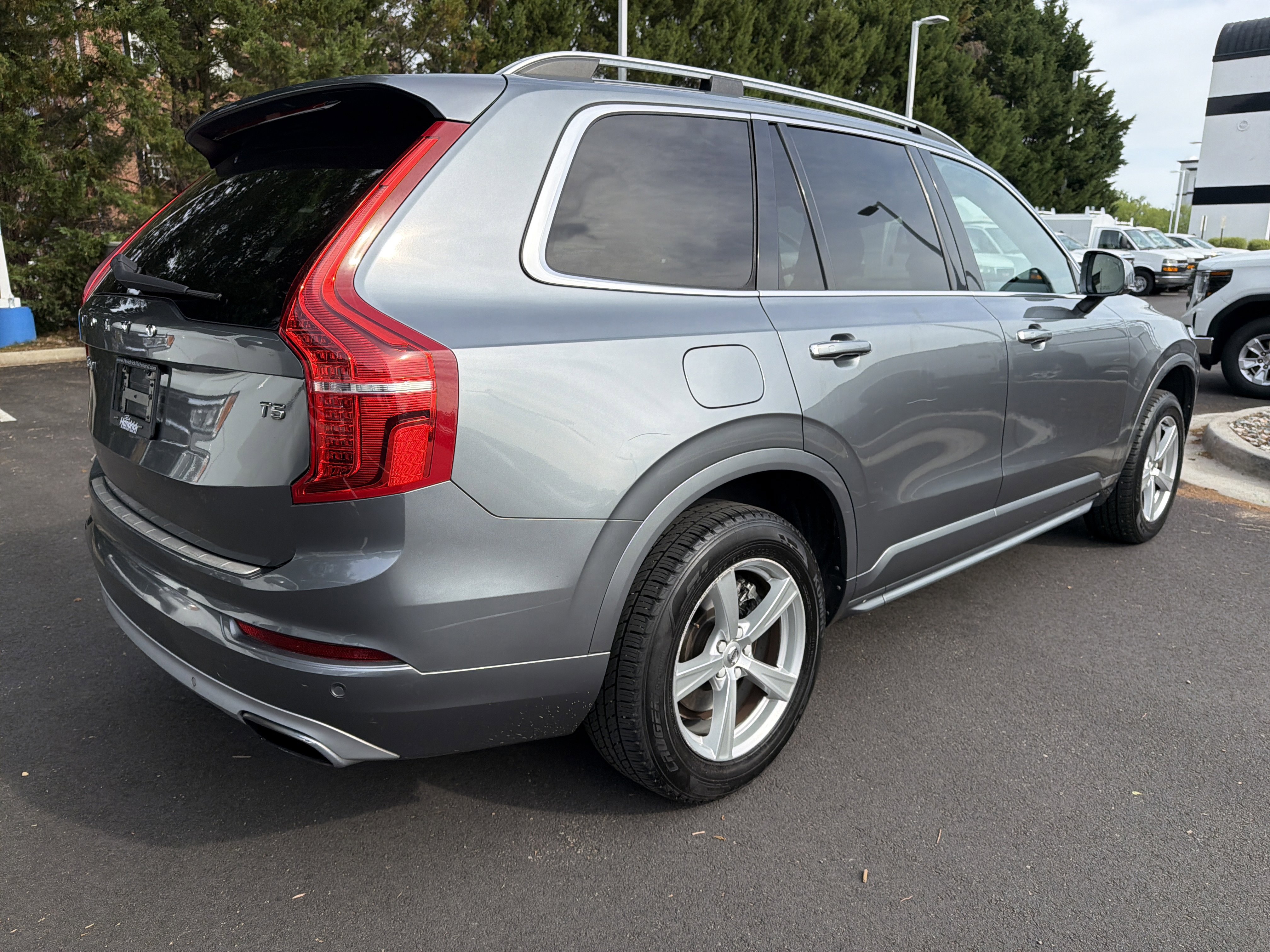 Used 2017 Volvo XC90 T5 Momentum w/ Vision Package image 10