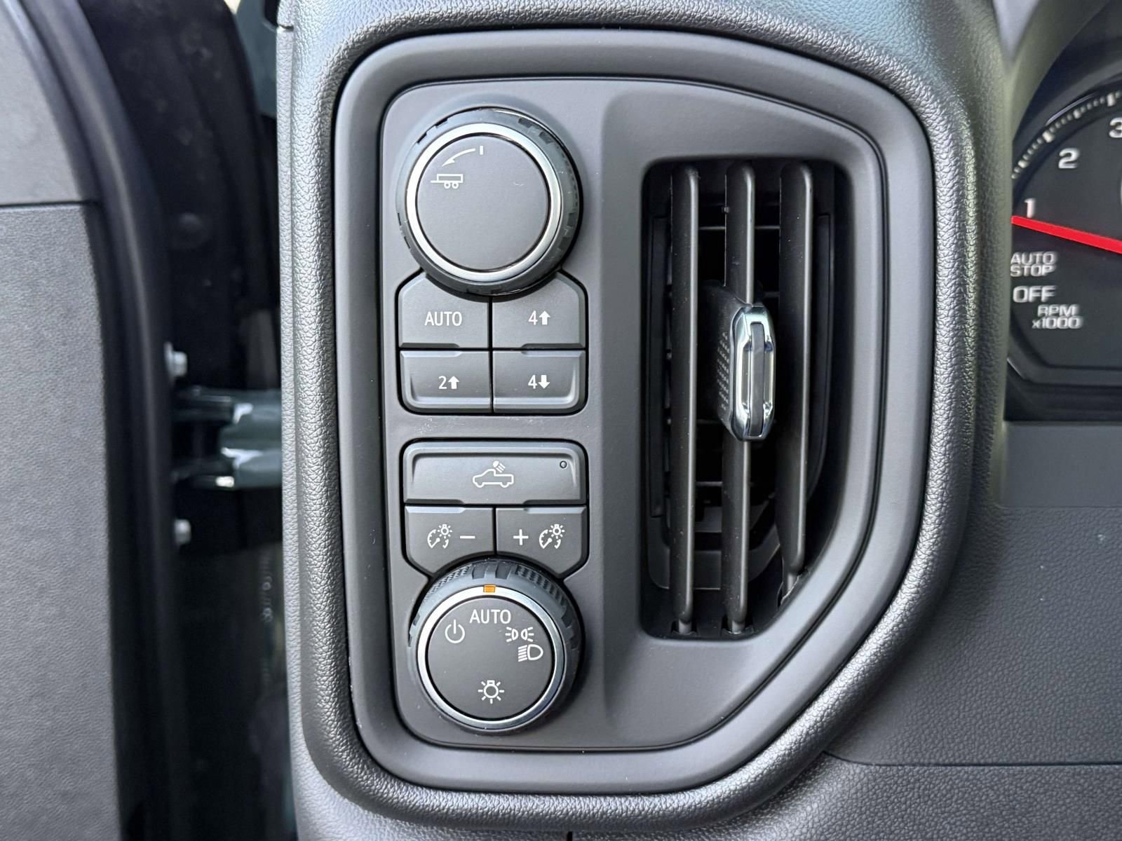 New 2026 Chevrolet Silverado 1500 Custom Trail Boss w/ Dark Appearance Package image 17