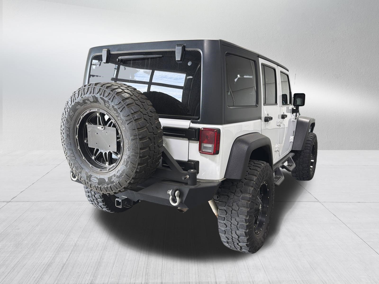 Used 2015 Jeep Wrangler Unlimited Sahara w/ Connectivity Group image 7