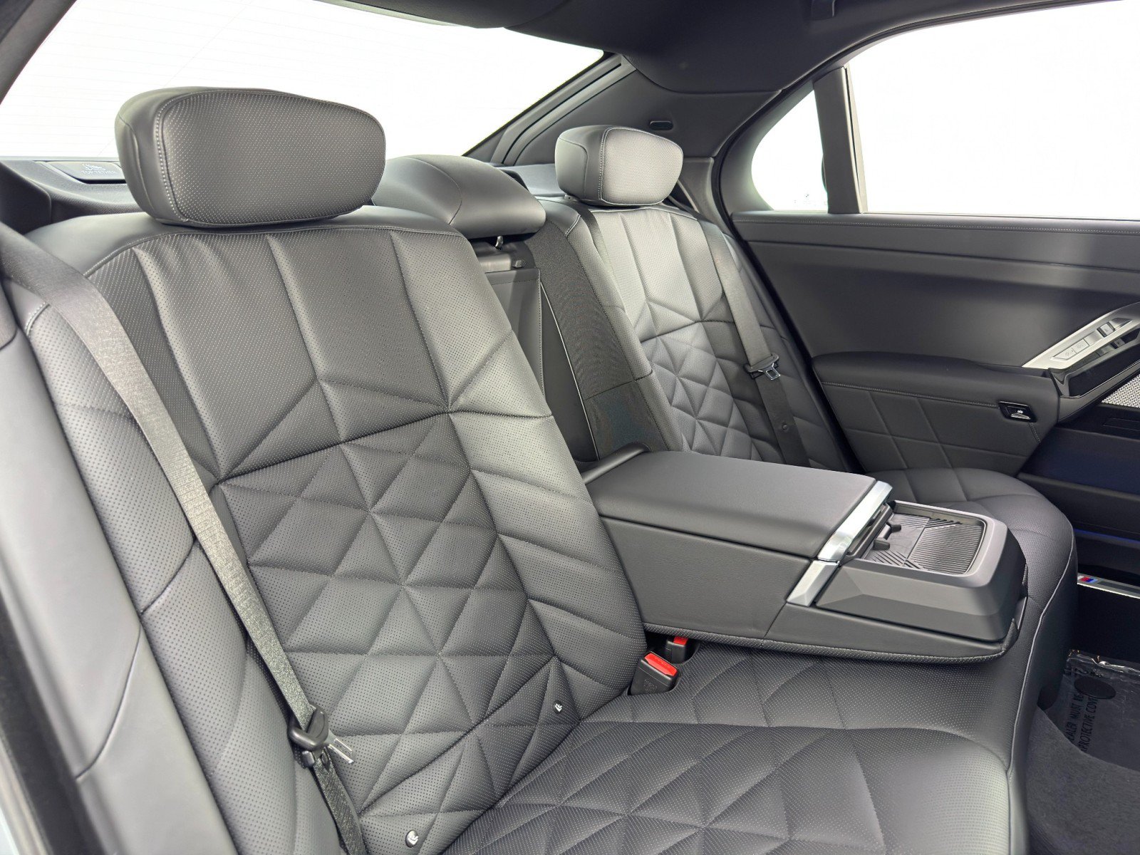 Used 2024 BMW 740i w/ Premium Package 2 RWD image 50
