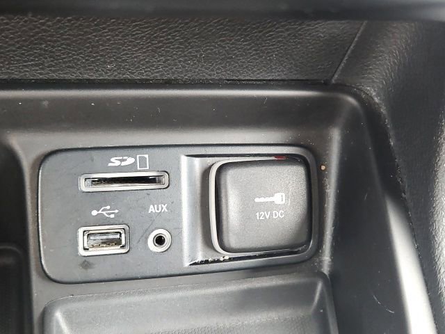 Used 2018 Jeep Cherokee Latitude w/ Altitude Package FWD image 24