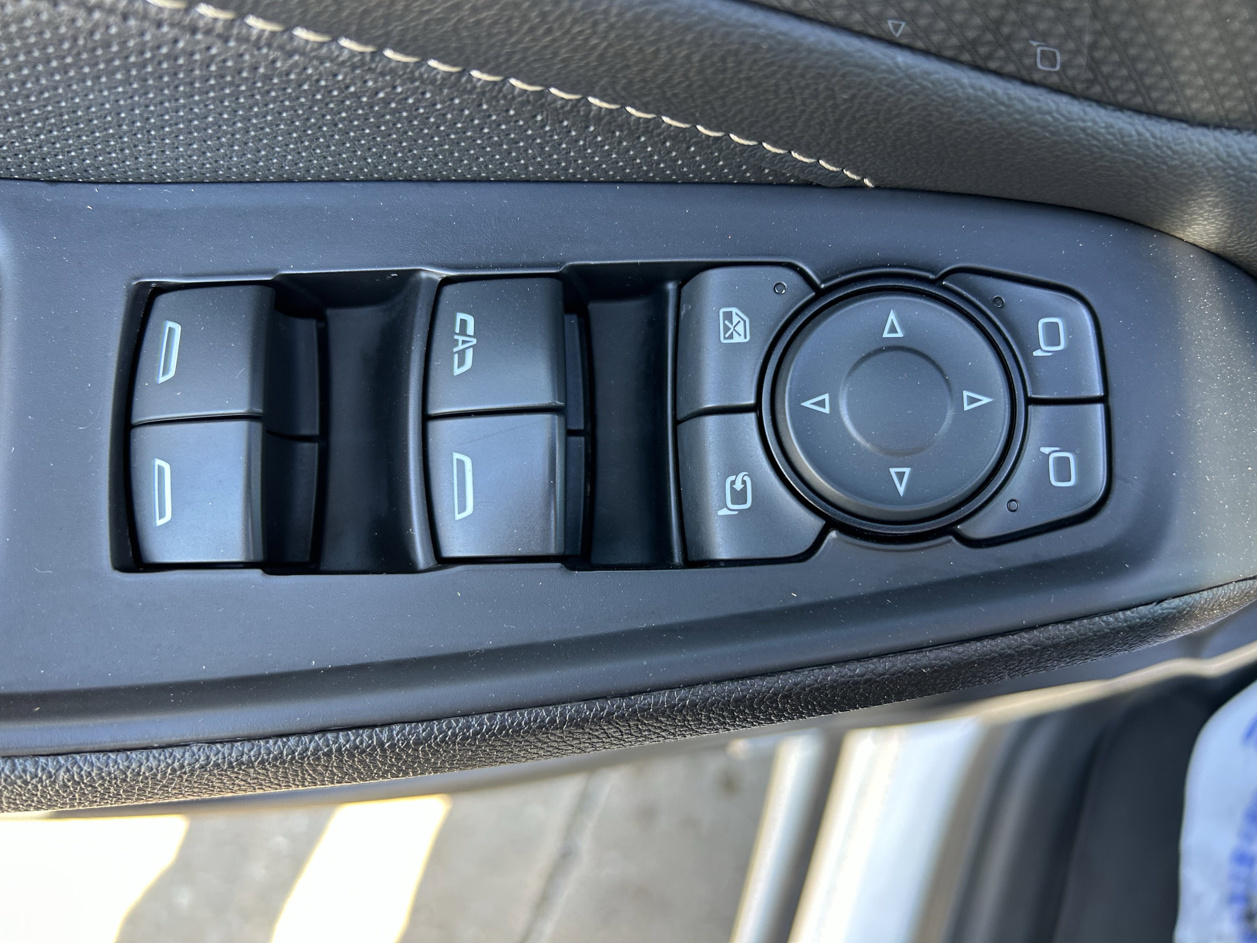 Used 2023 Chevrolet Traverse Premier image 16