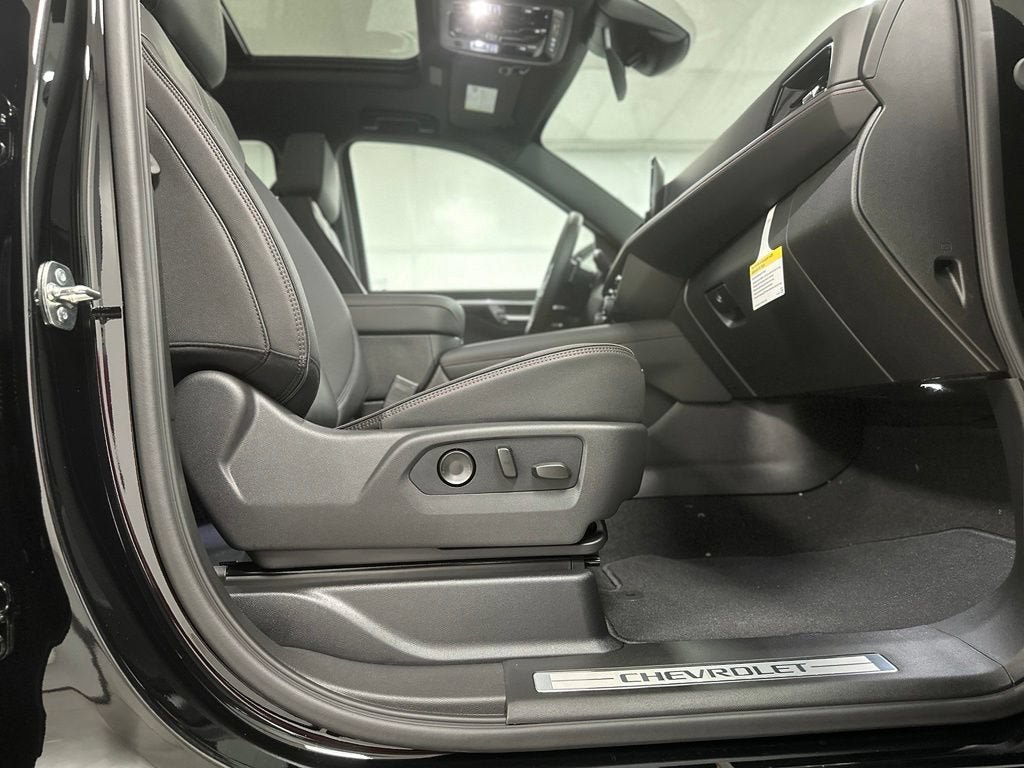 New 2026 Chevrolet Suburban RST w/ RST Capability Package AWD/4WD image 27