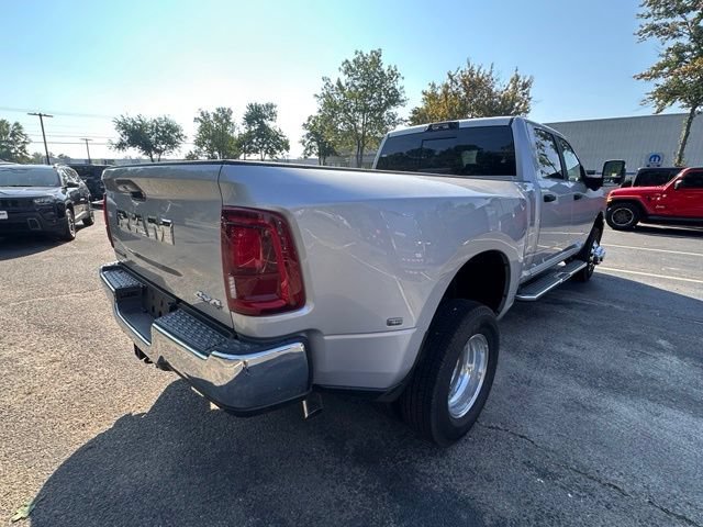 New 2026 RAM 3500 Big Horn AWD/4WD image 6