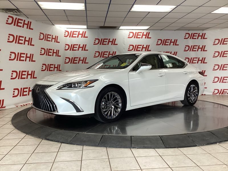 Used 2024 Lexus ES 300h w/ Accessory Package (Z1) FWD image 3
