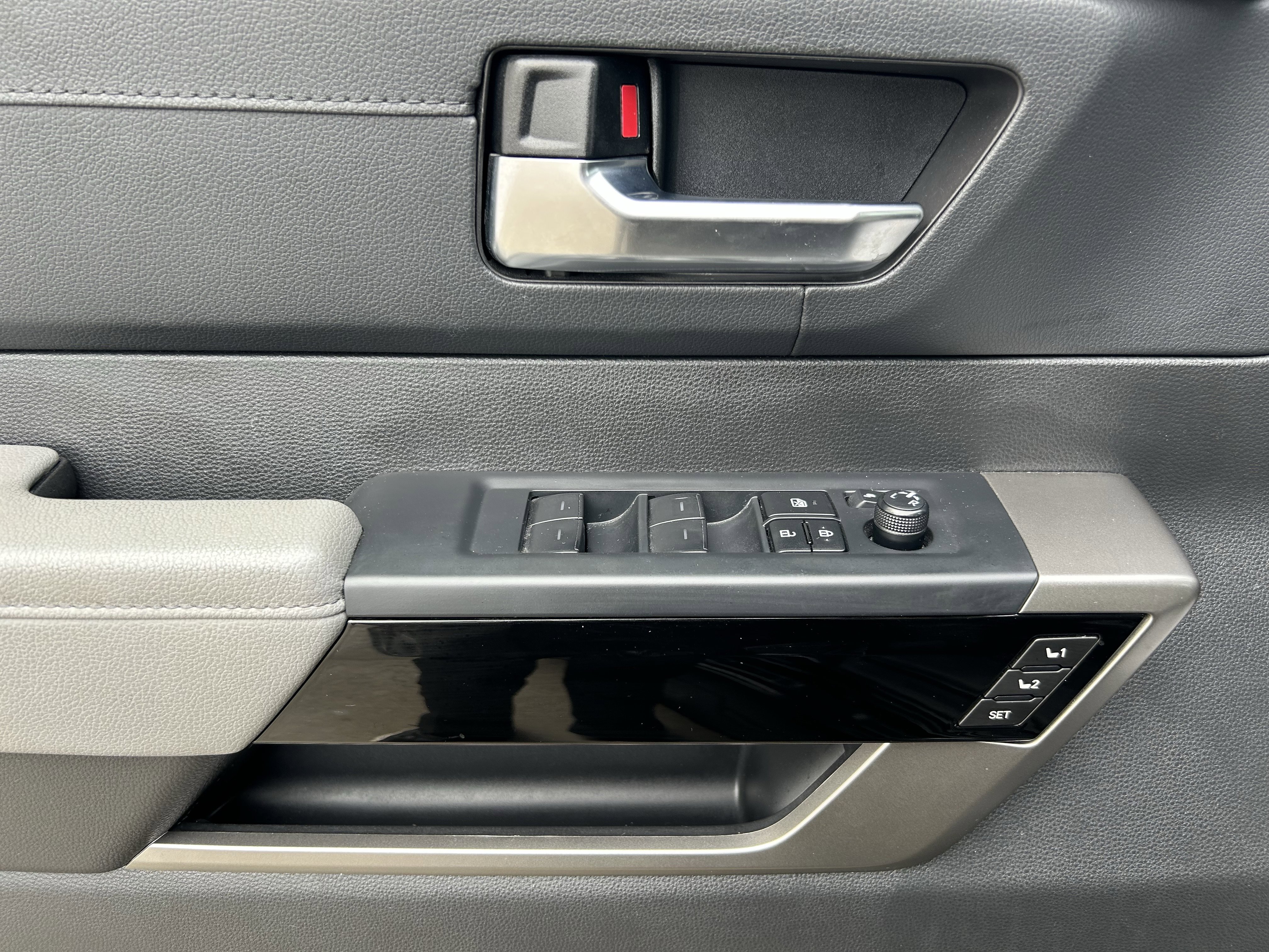 Certified 2025 Toyota Sequoia Limited AWD/4WD image 16