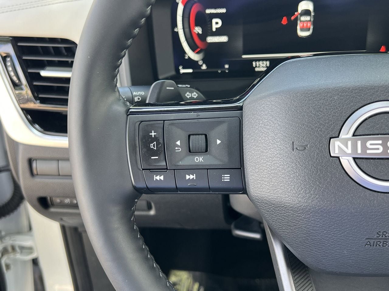 Certified 2025 Nissan Rogue SL FWD image 10