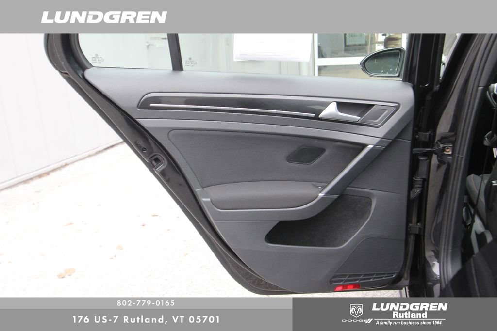 Used 2017 Volkswagen Golf 4-Door image 31