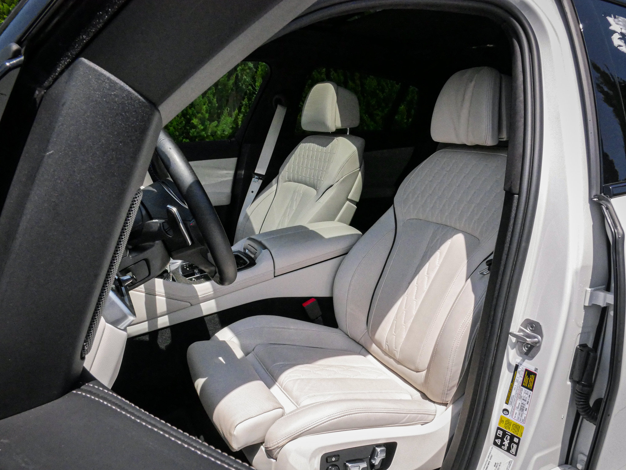 Used 2024 BMW X6 M60i AWD/4WD image 16