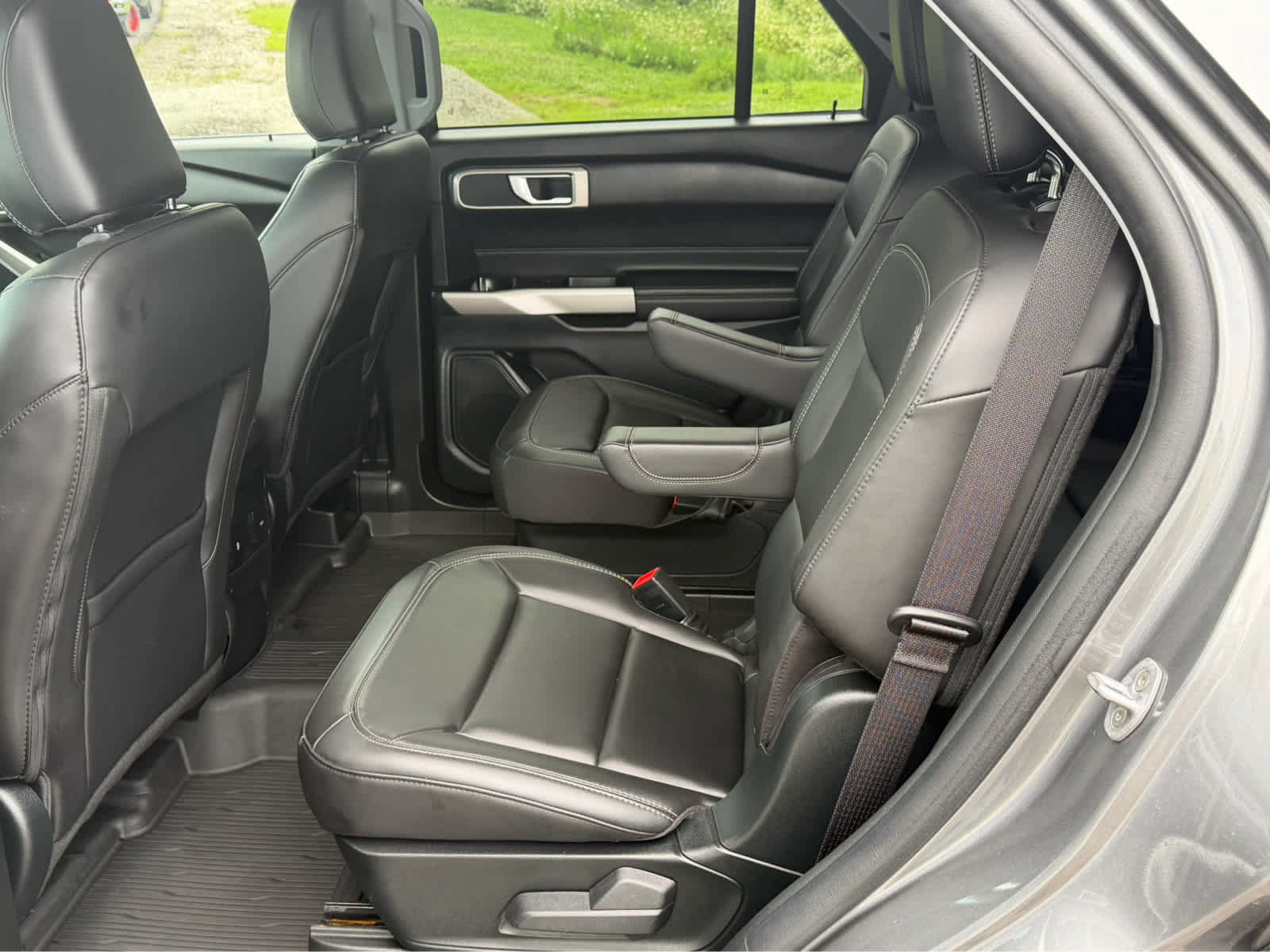 Used 2023 Ford Explorer XLT w/ Equipment Group 202A AWD/4WD image 34