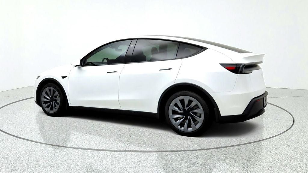 Used 2026 Tesla Model Y Long Range RWD image 7