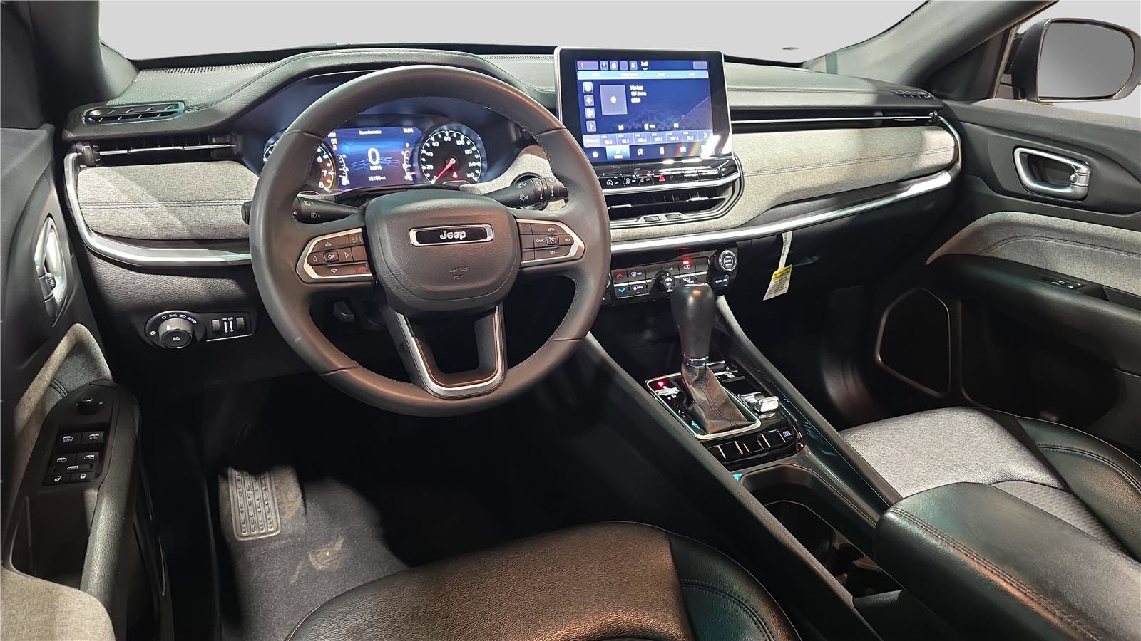 Used 2024 Jeep Compass Latitude image 19