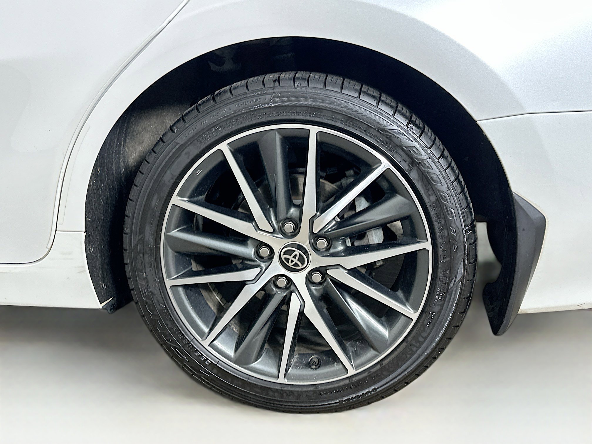 Used 2021 Toyota Camry XLE w/ Navigation Upgrade Package image 11