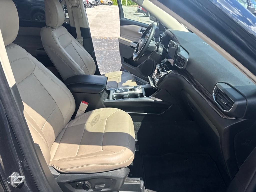 Used 2023 Ford Explorer Limited w/ Equipment Group 301A AWD/4WD image 40