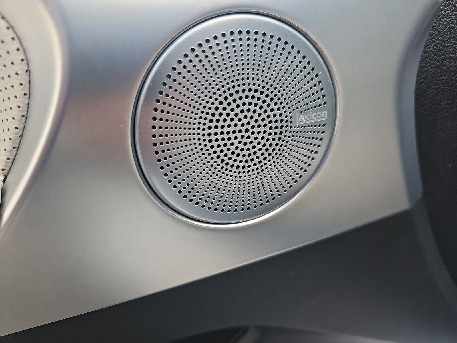 Used 2025 Genesis G70 3.3T Advanced image 14