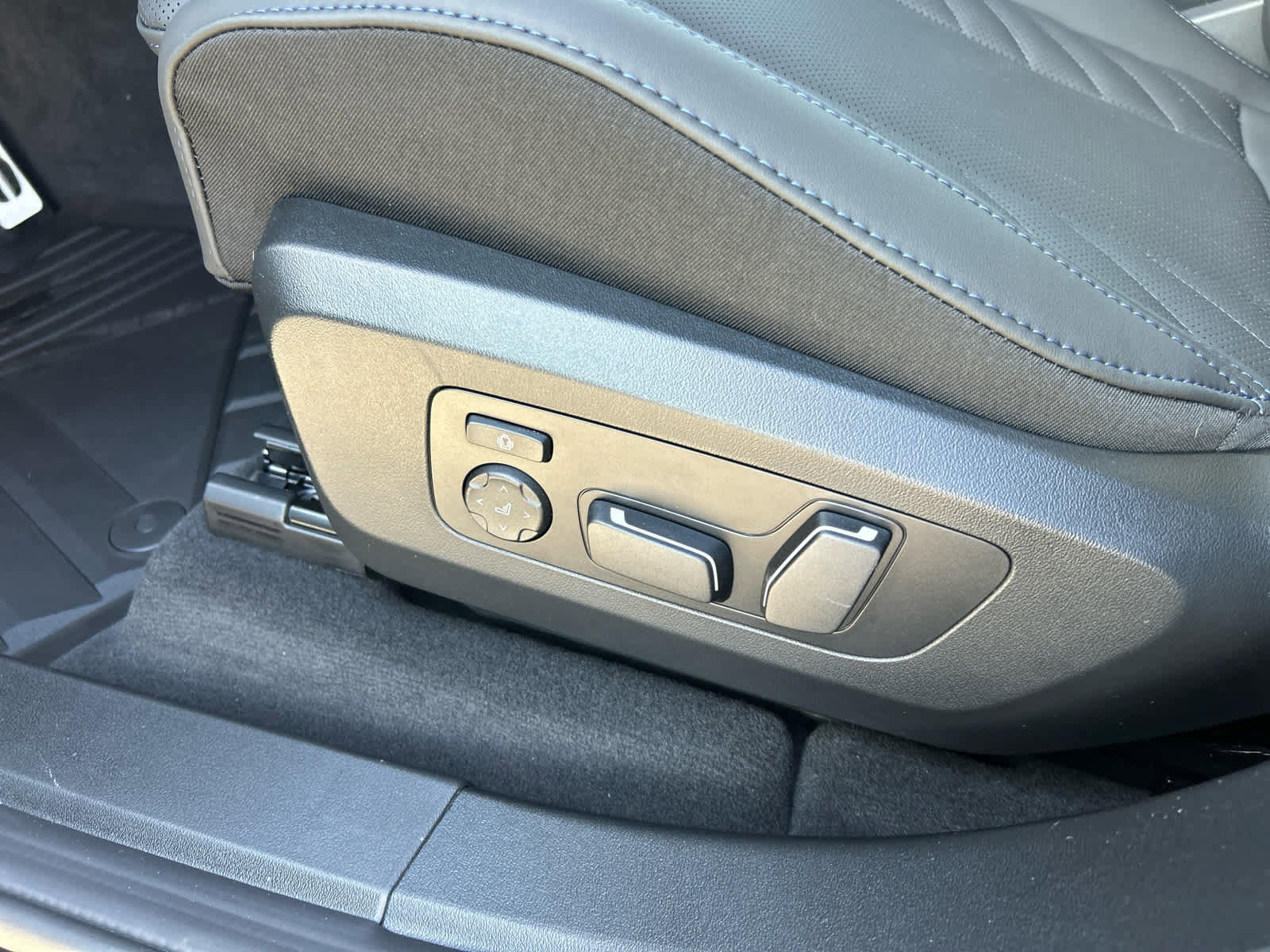 Used 2026 BMW X3 xDrive30 w/ Premium Package image 26