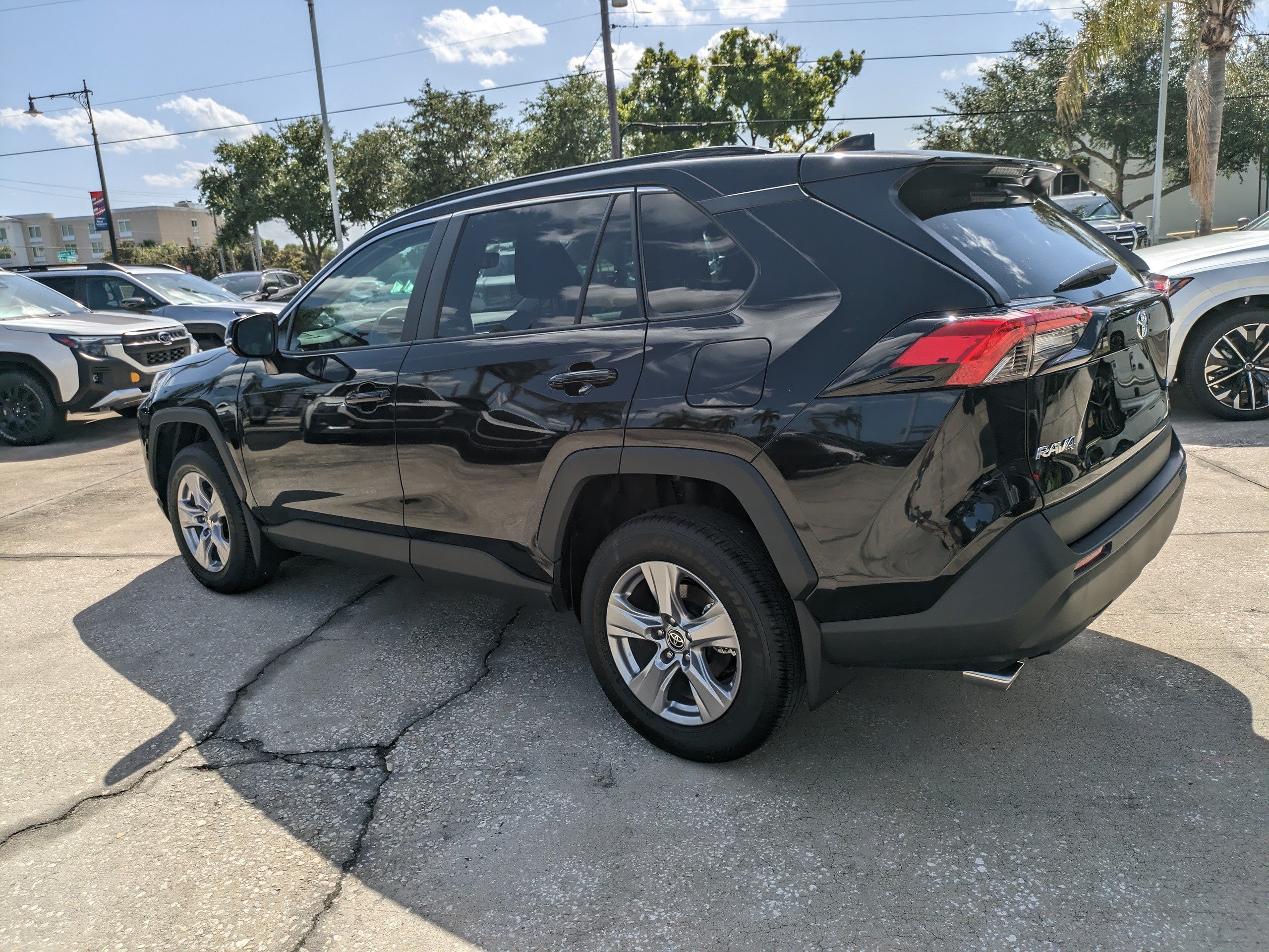 Used 2025 Toyota RAV4 XLE w/ Convenience Package FWD image 6