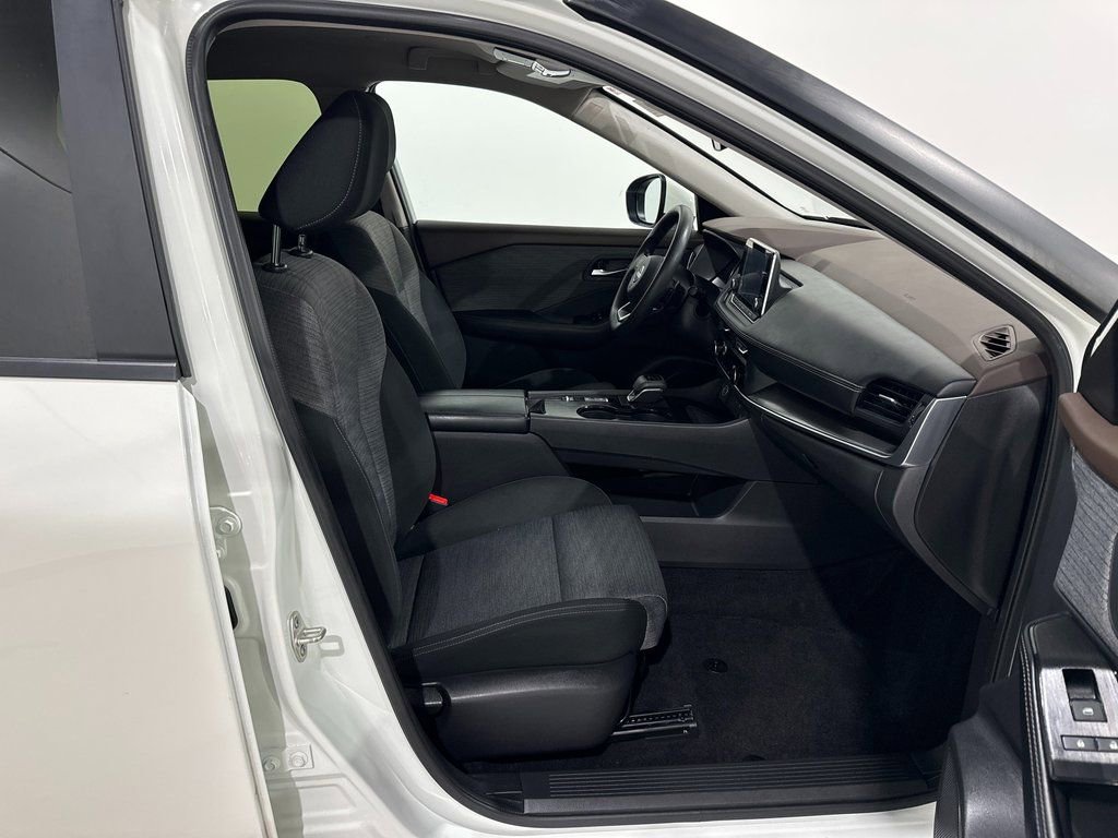Used 2023 Nissan Rogue SV image 23
