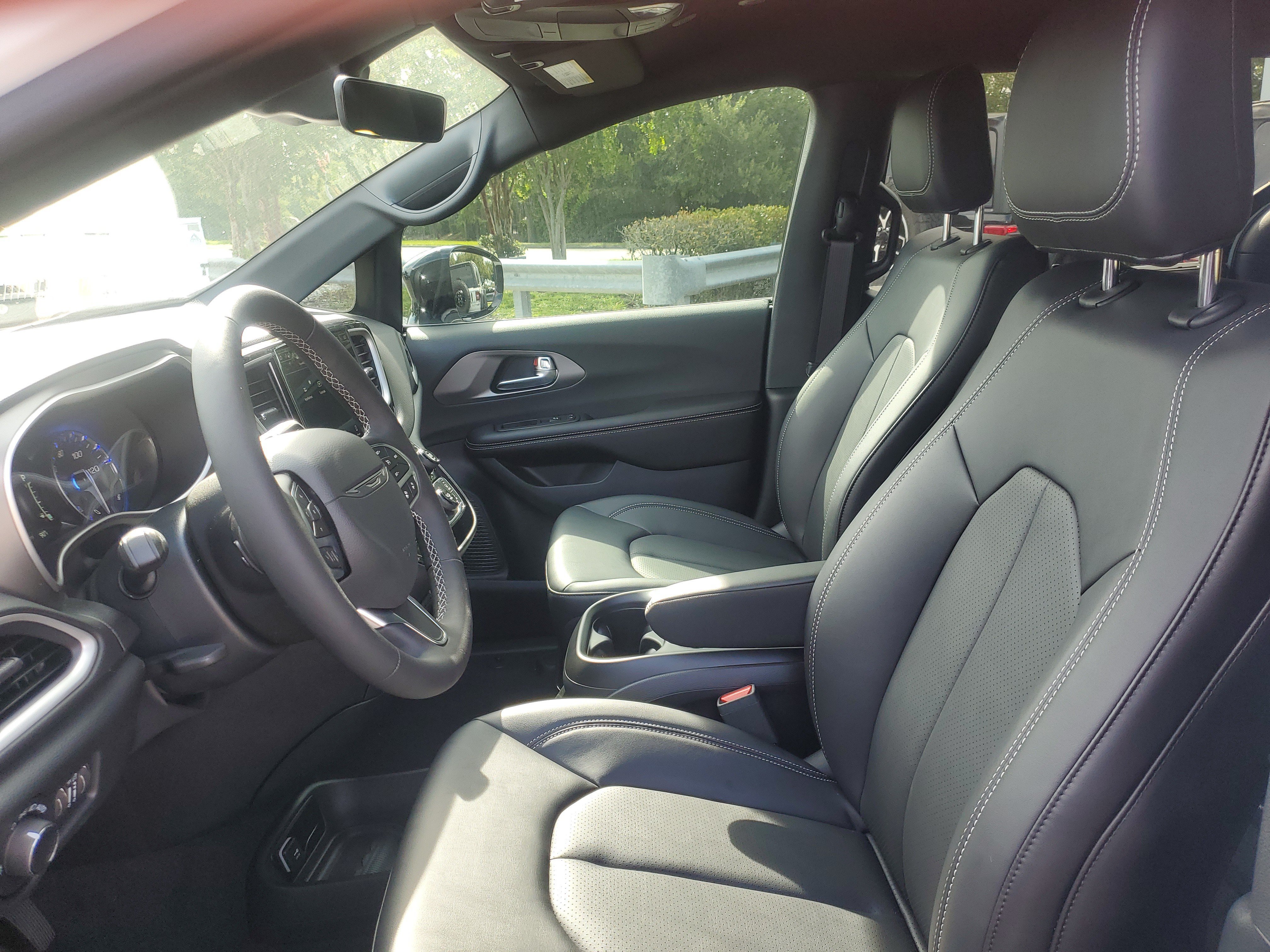 New 2027 Chrysler Pacifica LX FWD image 11