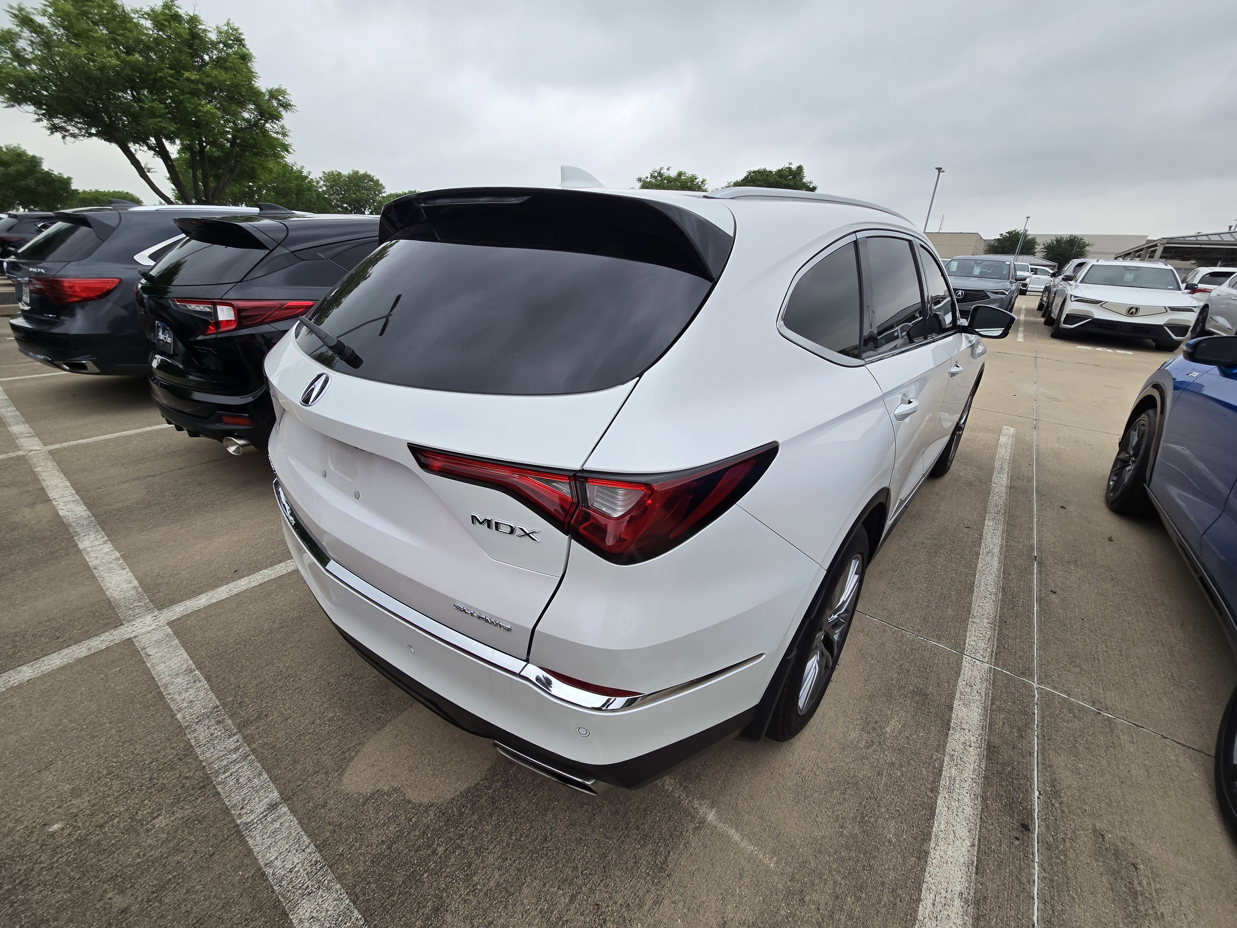 Used 2024 Acura MDX SH-AWD w/ Advance Package image 8