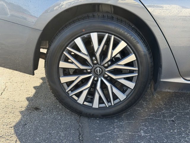 Used 2025 Nissan Altima 2.5 SV image 15