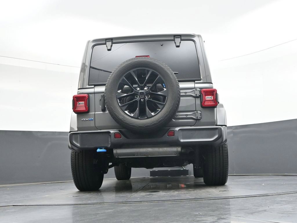 Used 2022 Jeep Wrangler Unlimited Sahara AWD/4WD image 35