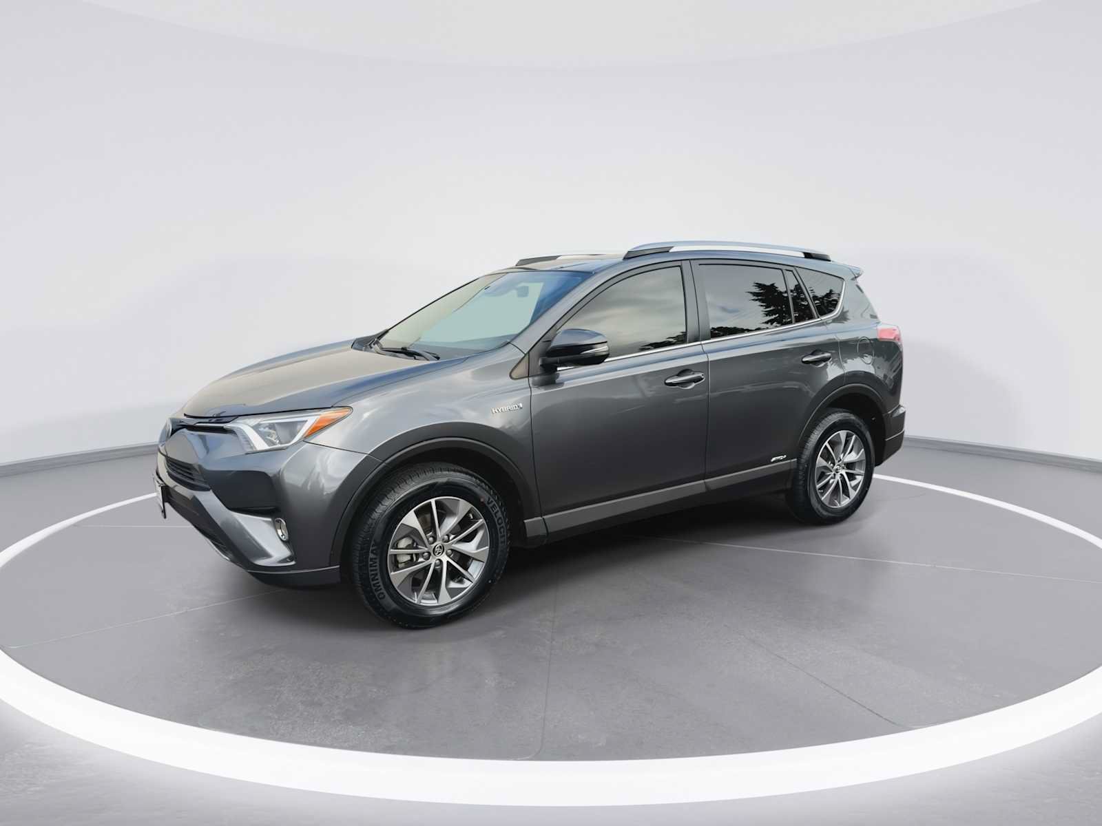 Certified 2018 Toyota RAV4 XLE w/ Carpet Mat Package AWD/4WD image 4