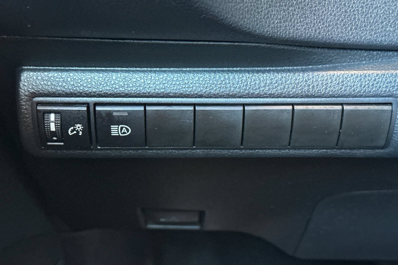 Certified 2024 Toyota Corolla LE FWD image 31
