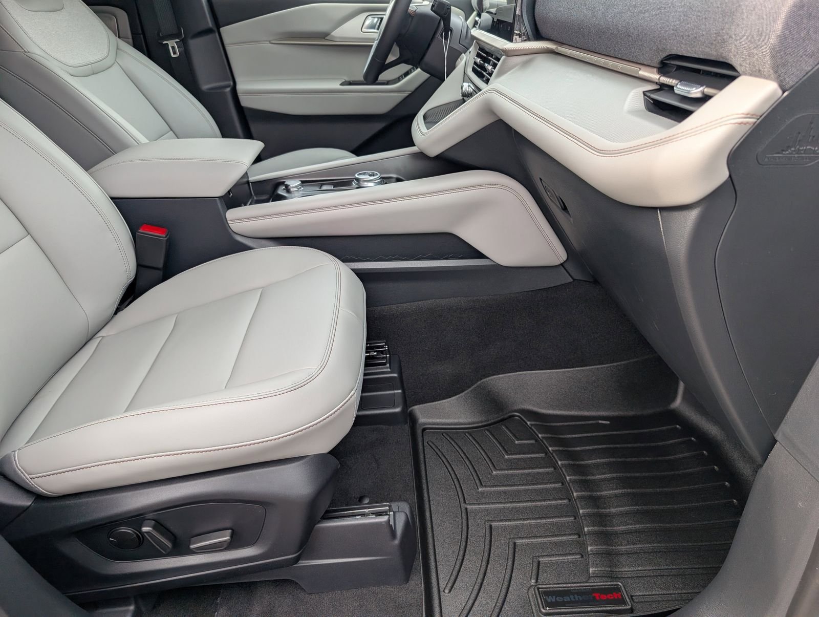 New 2026 Ford Explorer Active w/ Active Comfort Package RWD image 28