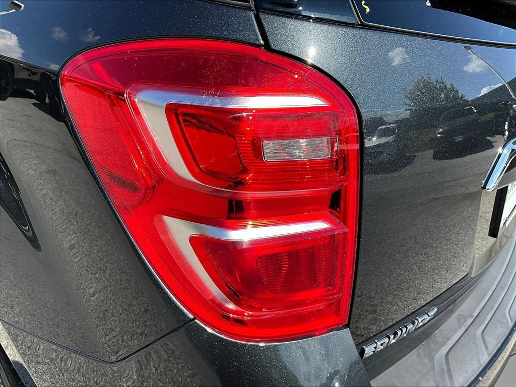 Used 2017 Chevrolet Equinox Premier w/ Enhanced Convenience Package FWD image 25