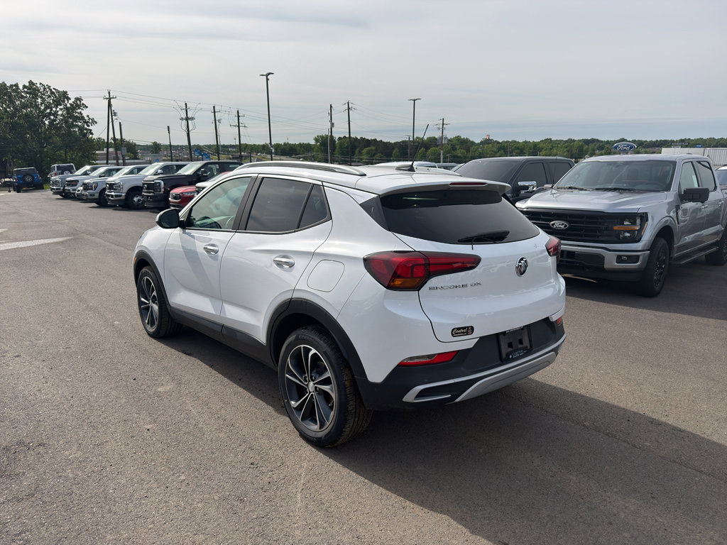 Used 2022 Buick Encore GX Select FWD image 2